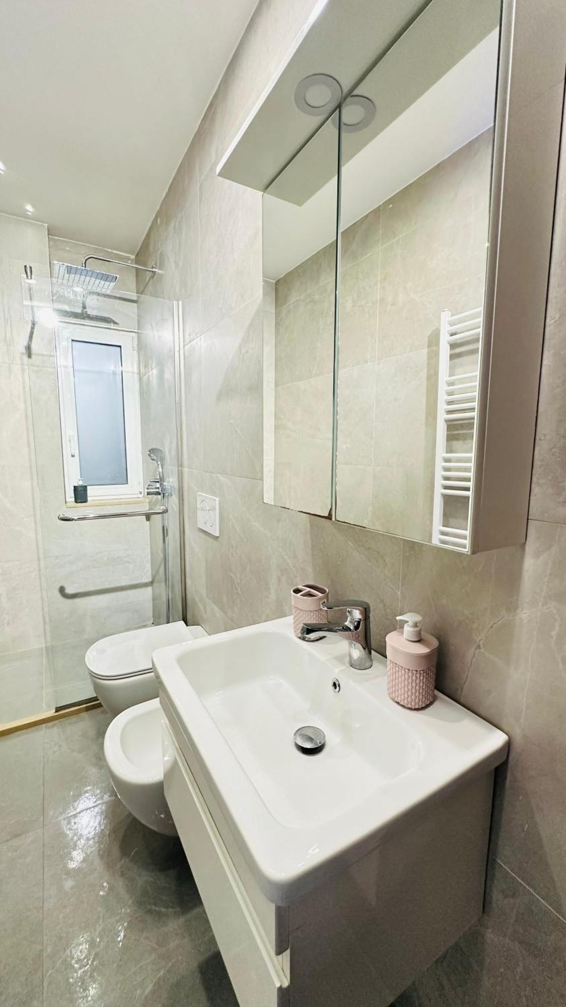 Bllok: Central Cozy Stay, 24/7 Self Check-In Tirana Extérieur photo