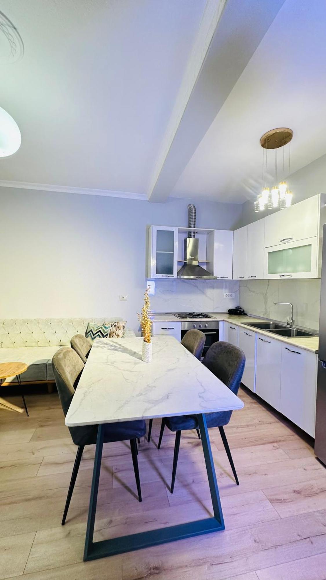 Bllok: Central Cozy Stay, 24/7 Self Check-In Tirana Extérieur photo