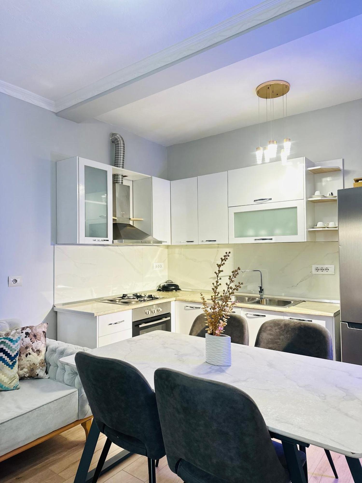Bllok: Central Cozy Stay, 24/7 Self Check-In Tirana Extérieur photo