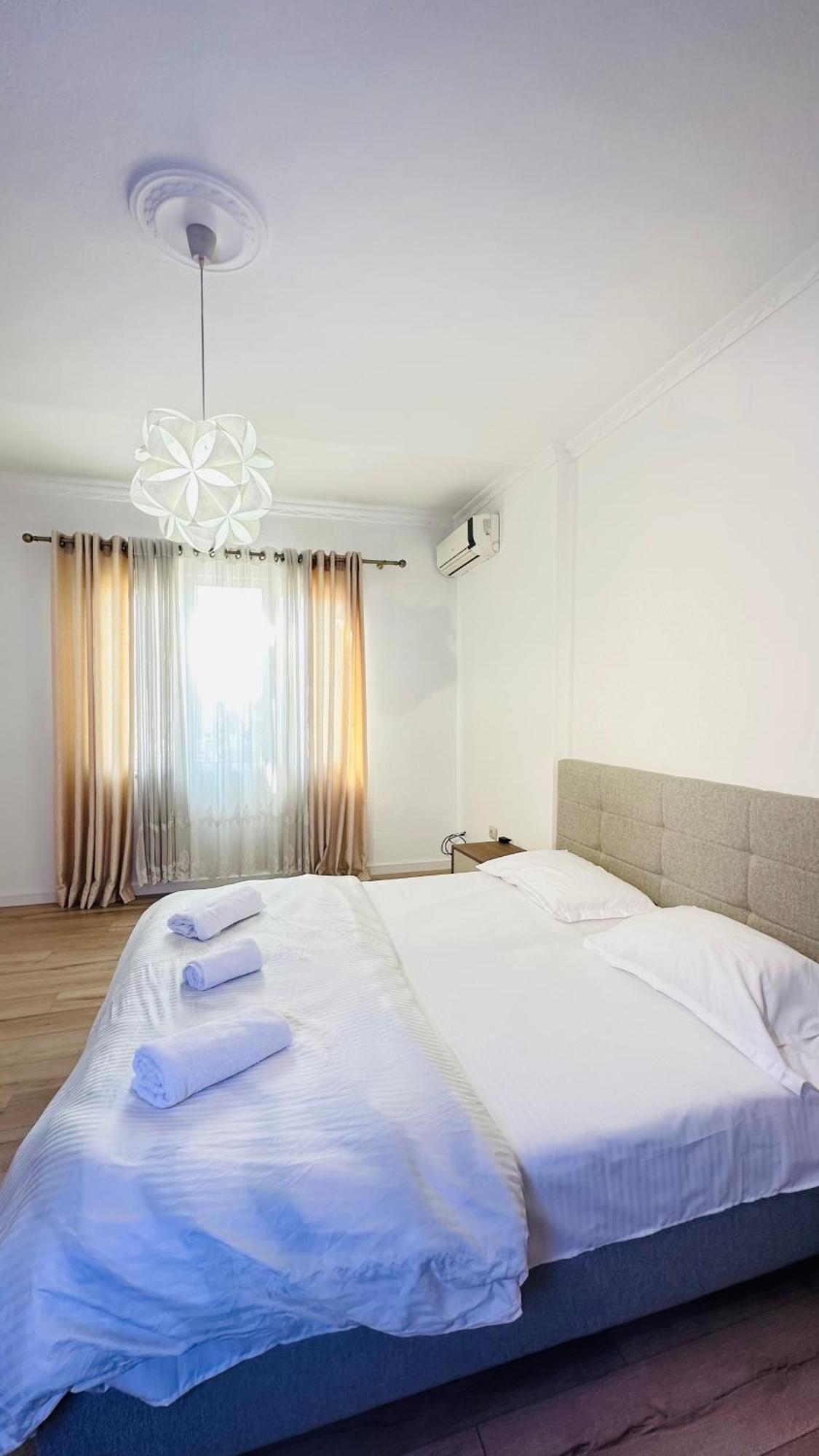 Bllok: Central Cozy Stay, 24/7 Self Check-In Tirana Extérieur photo
